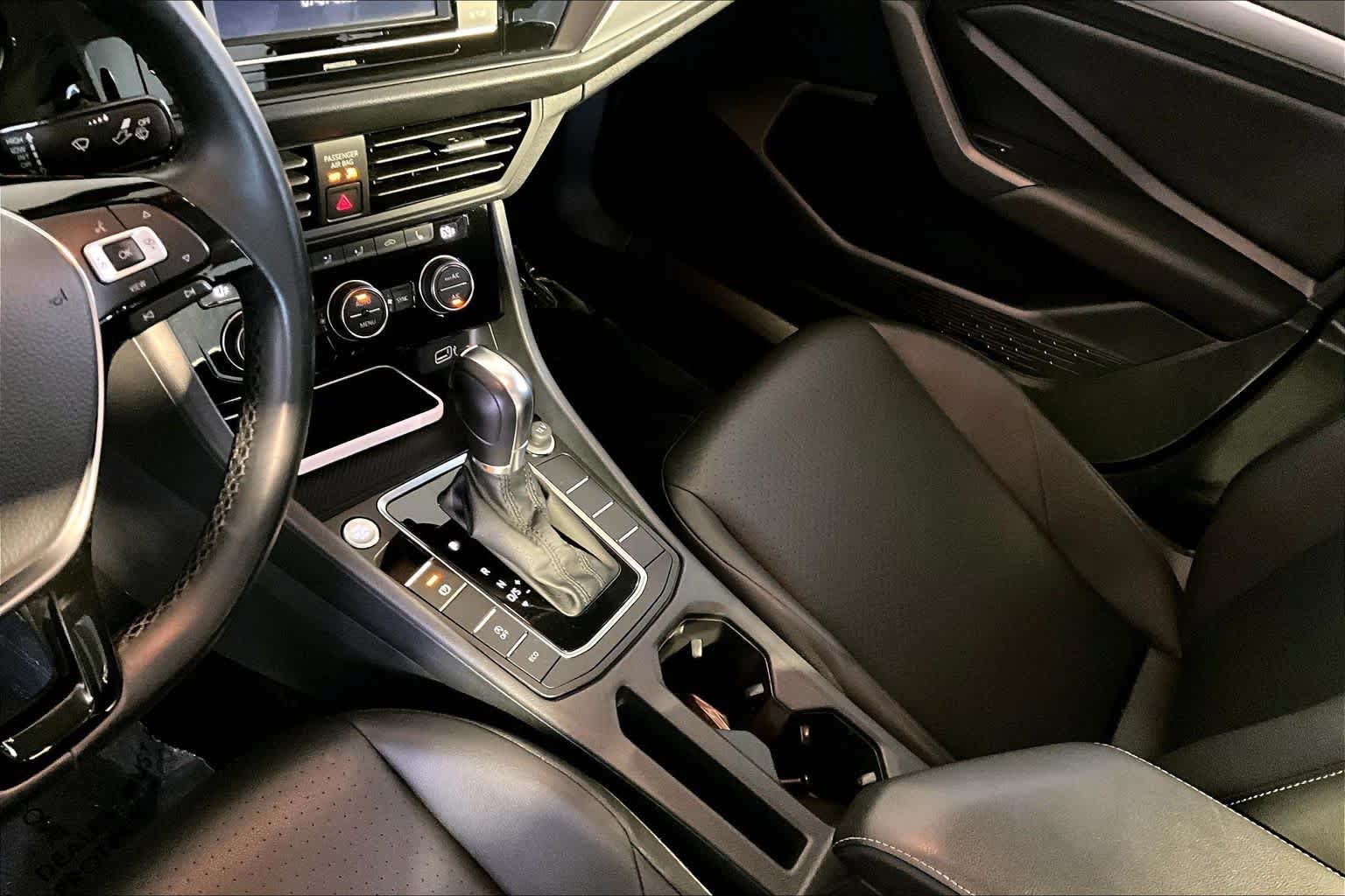 Used 2019 Volkswagen Jetta SE FWD image 17