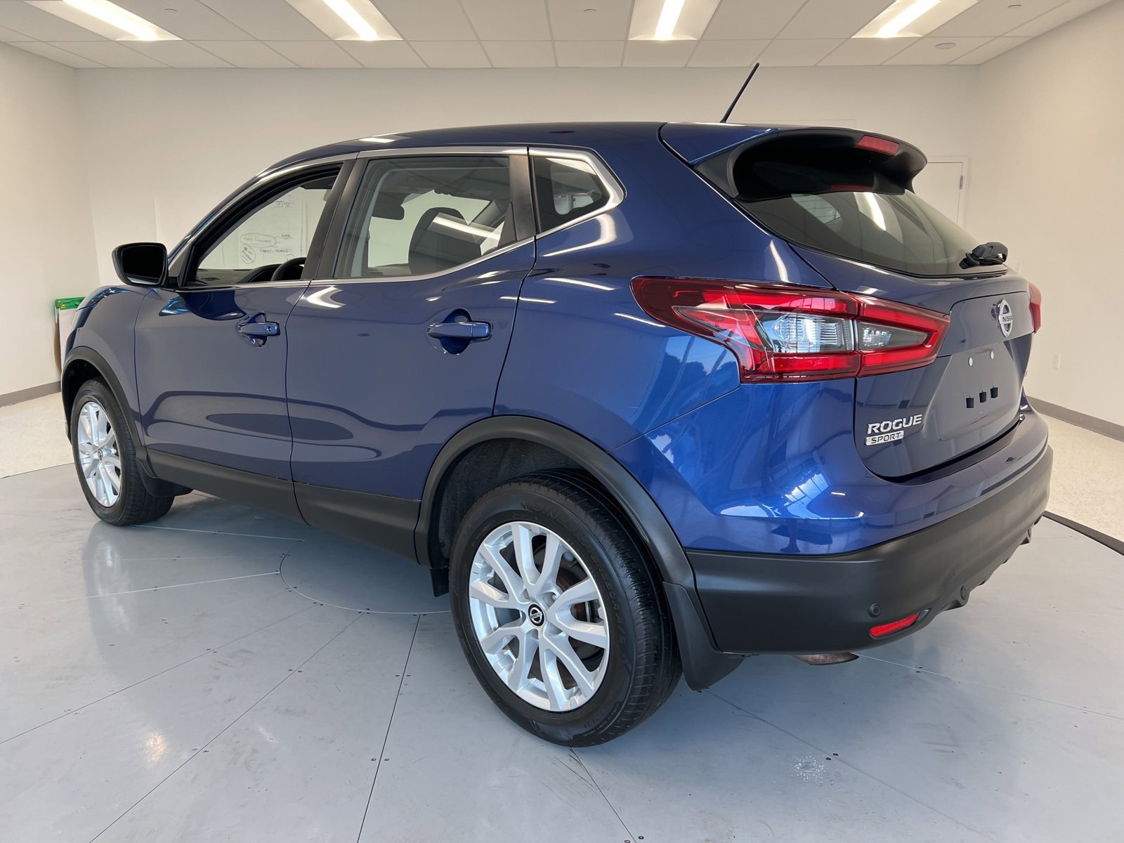 Used 2022 Nissan Rogue Sport S image 53