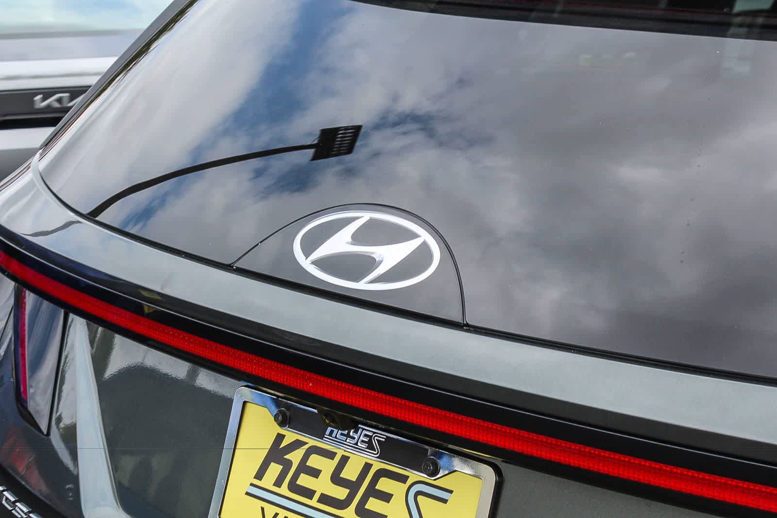 Certified 2023 Hyundai Tucson SEL AWD/4WD image 11