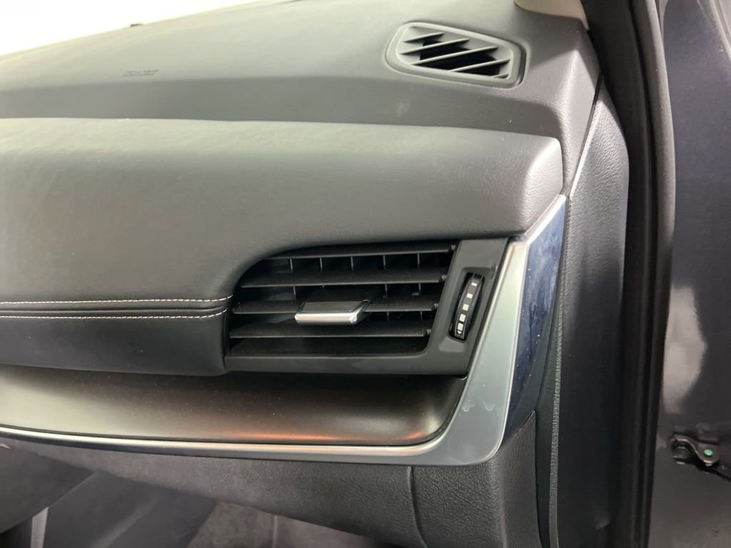 Used 2025 Nissan Rogue SV AWD/4WD image 18