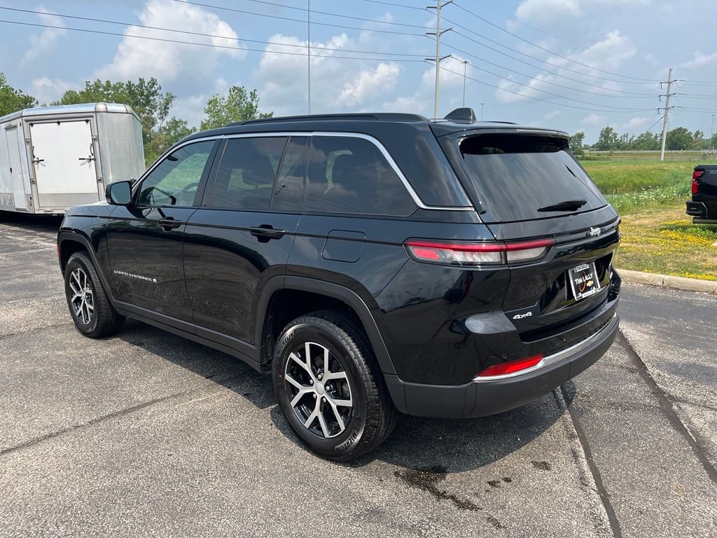 Used 2024 Jeep Grand Cherokee Limited AWD/4WD image 5
