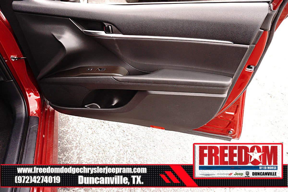 Used 2022 Toyota Camry LE image 38