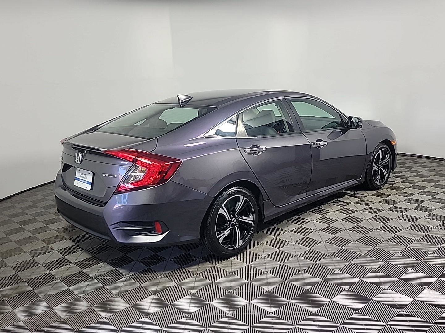 Used 2016 Honda Civic Touring image 4