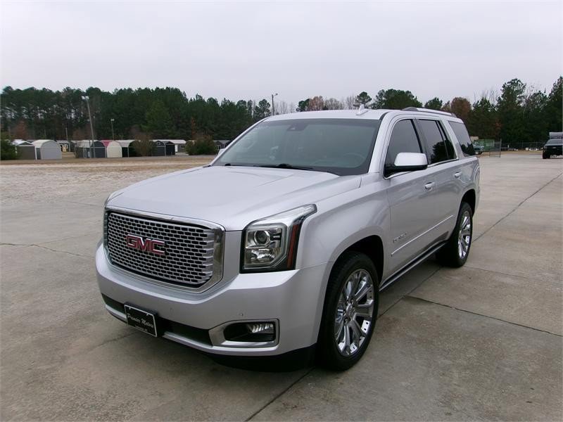 Used 2017 GMC Yukon Denali image 3
