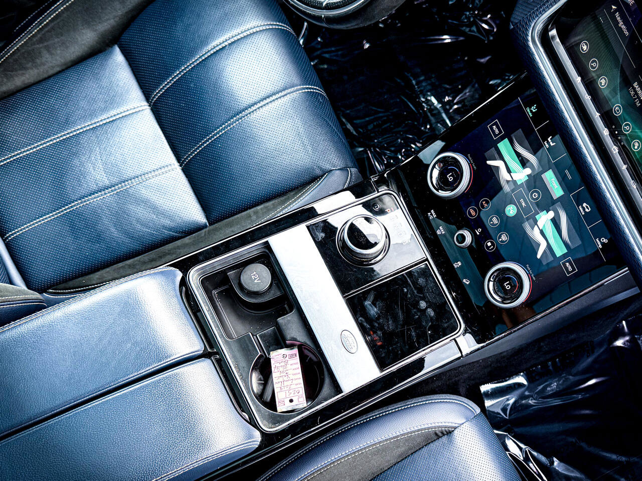 Used 2018 Land Rover Range Rover Velar R-Dynamic SE image 30