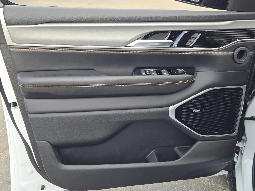 New 2026 Jeep Grand Wagoneer 4WD image 28