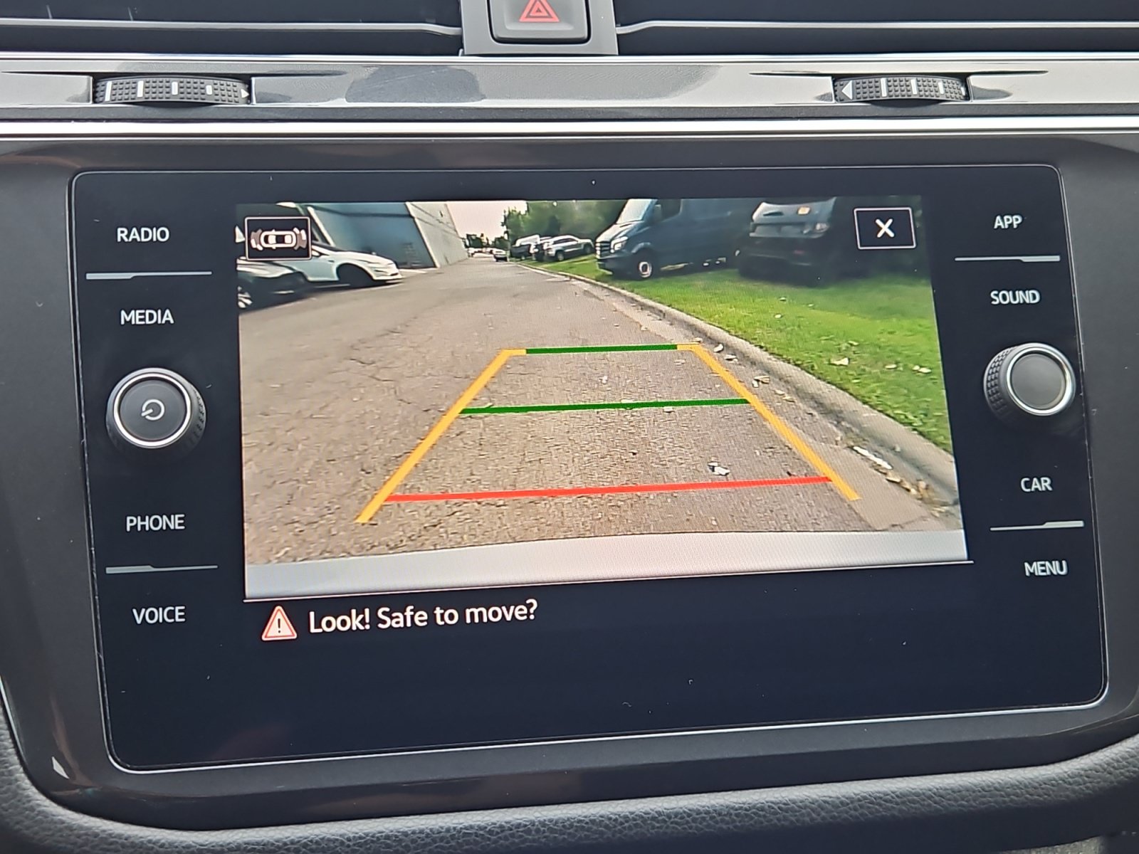 Used 2021 Volkswagen Tiguan SE FWD image 18