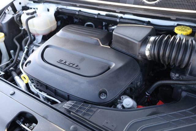 Used 2024 Chrysler Pacifica Touring-L FWD image 8