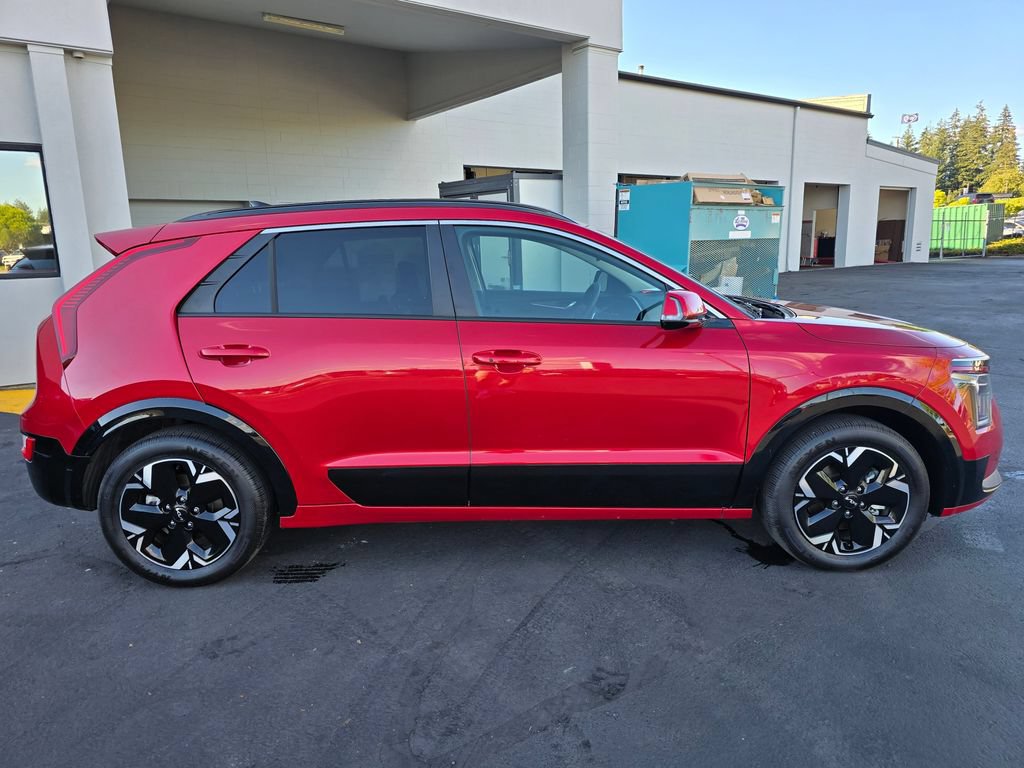 Certified 2023 Kia Niro Wind w/ Wind Preserve Package FWD image 3