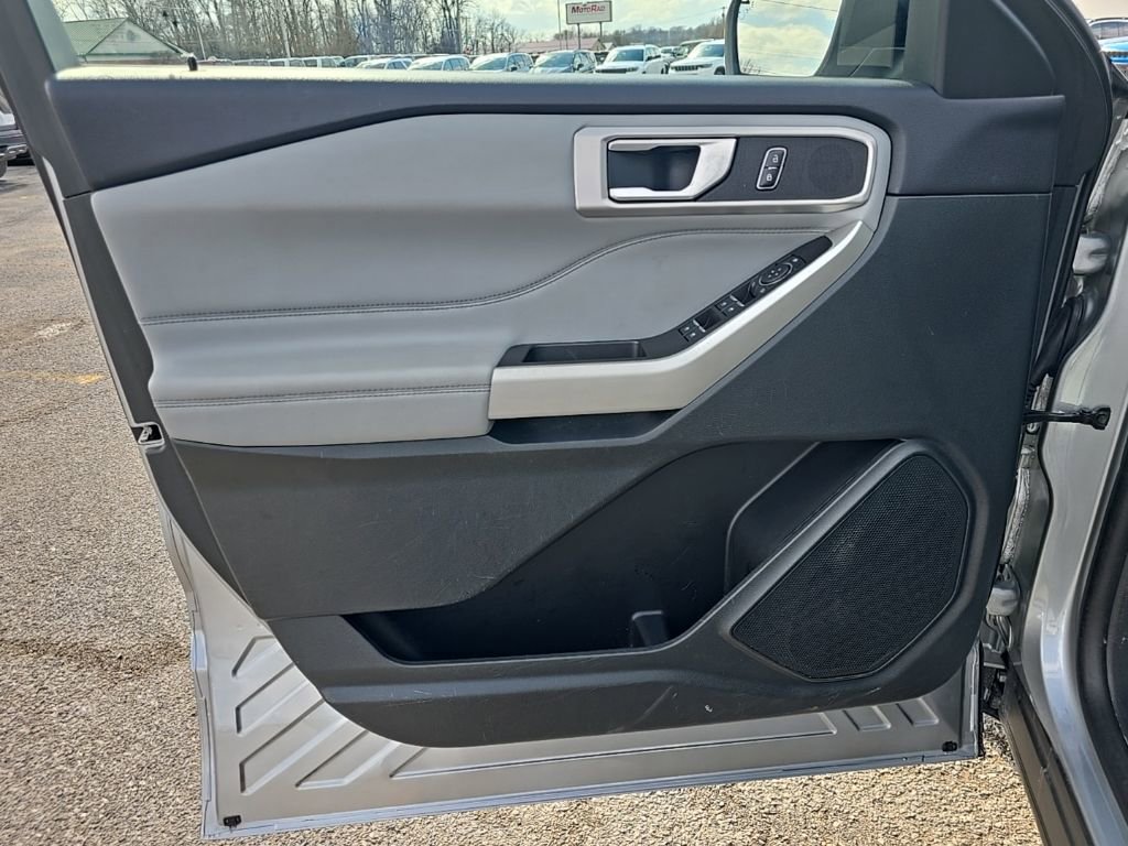 Used 2023 Ford Explorer XLT w/ Equipment Group 202A image 13