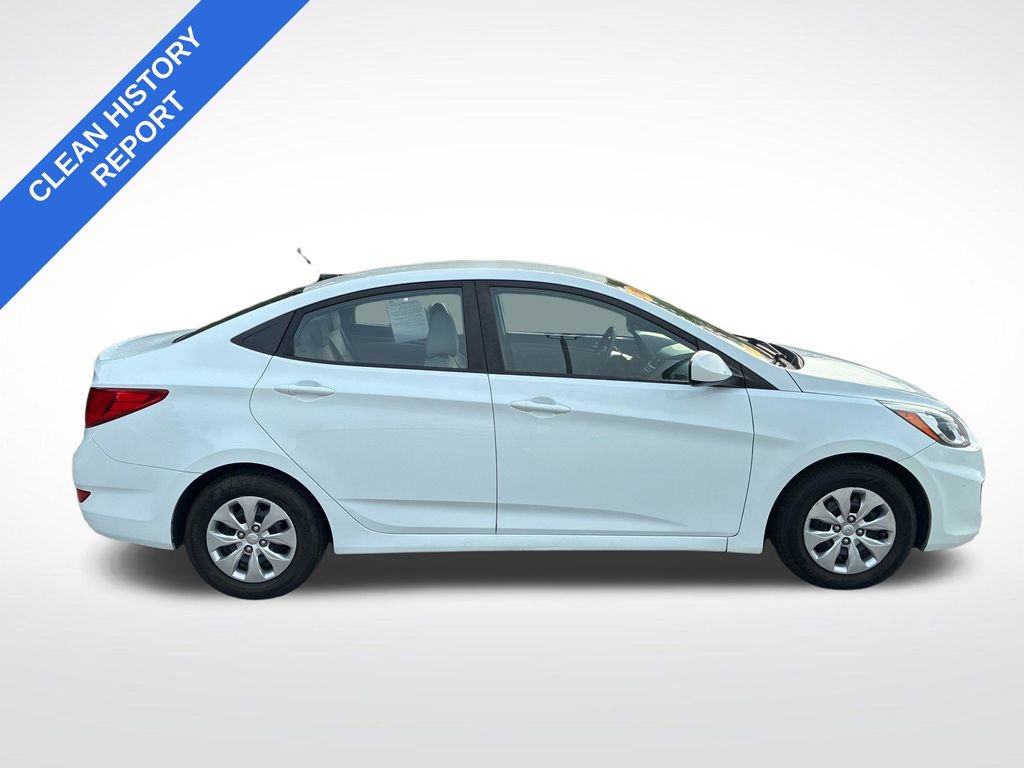 Used 2016 Hyundai Accent SE FWD image 2