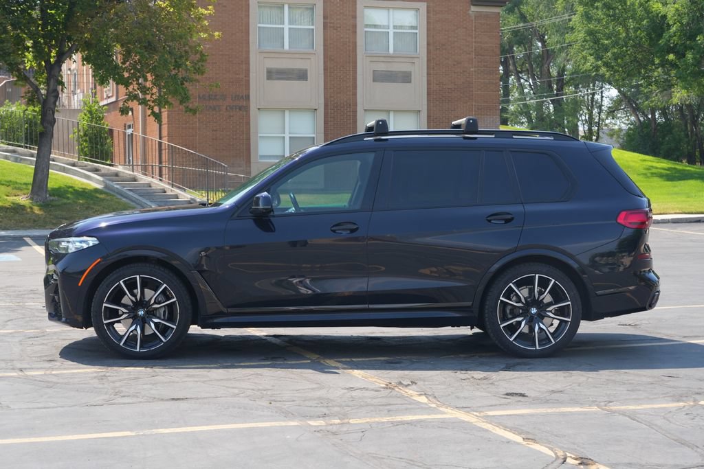 Used 2021 BMW X7 xDrive40i w/ M Sport Package AWD/4WD image 2
