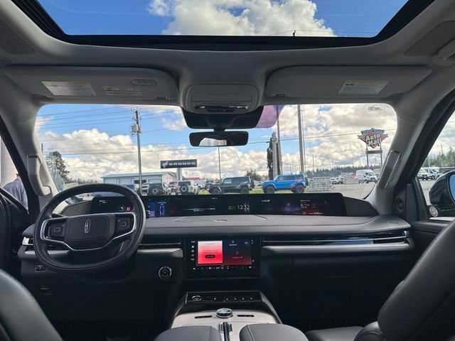 Used 2025 Lincoln Navigator L Reserve AWD/4WD image 14