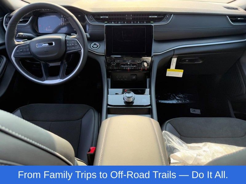 New 2025 Jeep Grand Cherokee Altitude image 6