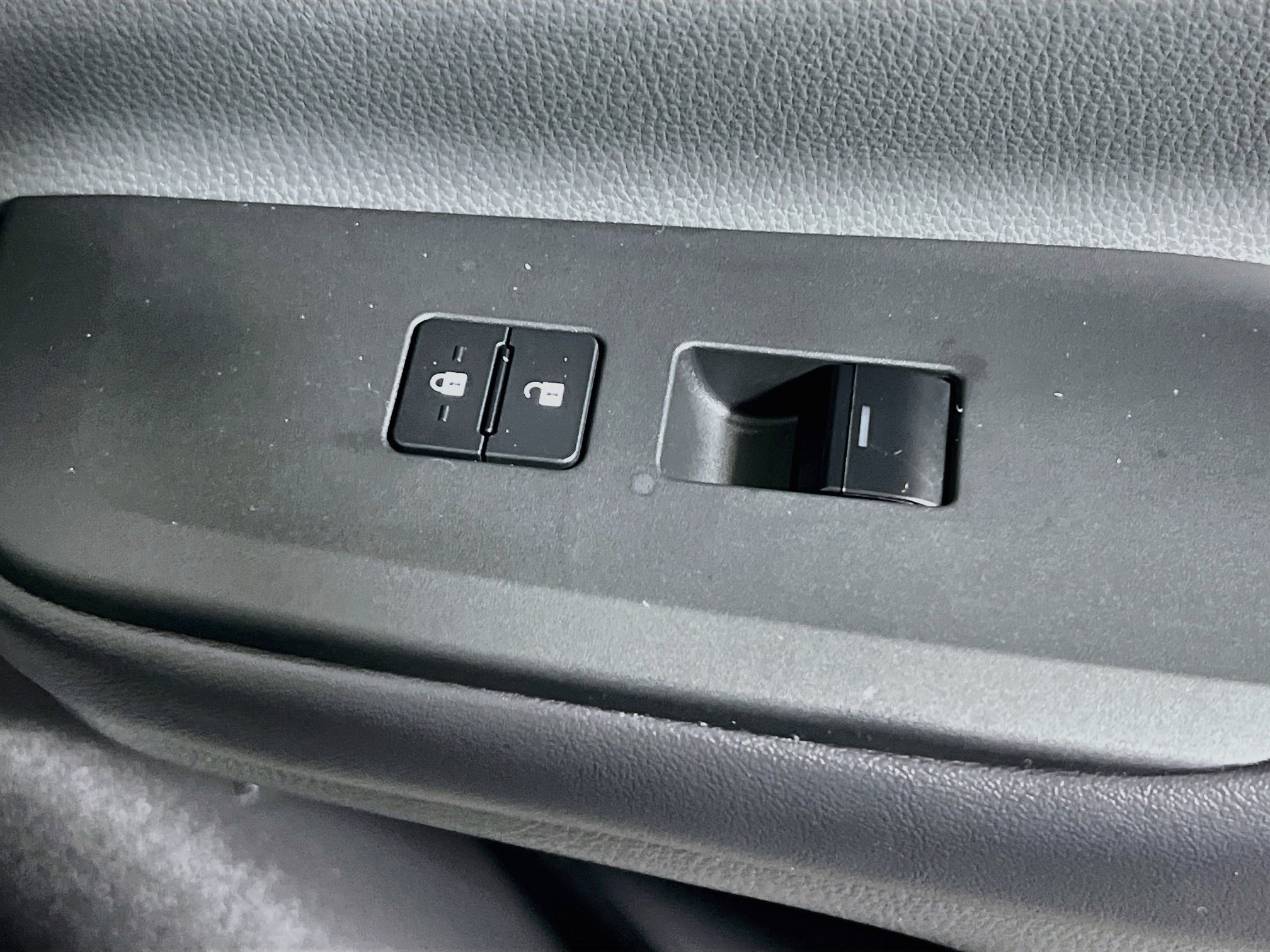 Used 2024 Toyota Prius LE FWD image 32