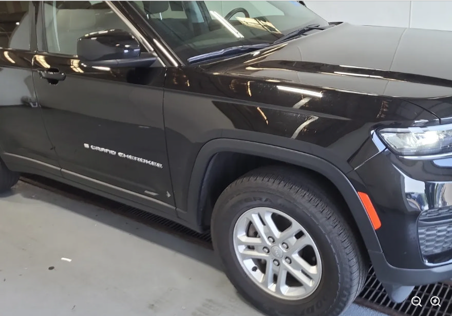 Used 2022 Jeep Grand Cherokee Laredo w/ Luxury Tech Group I AWD/4WD image 4