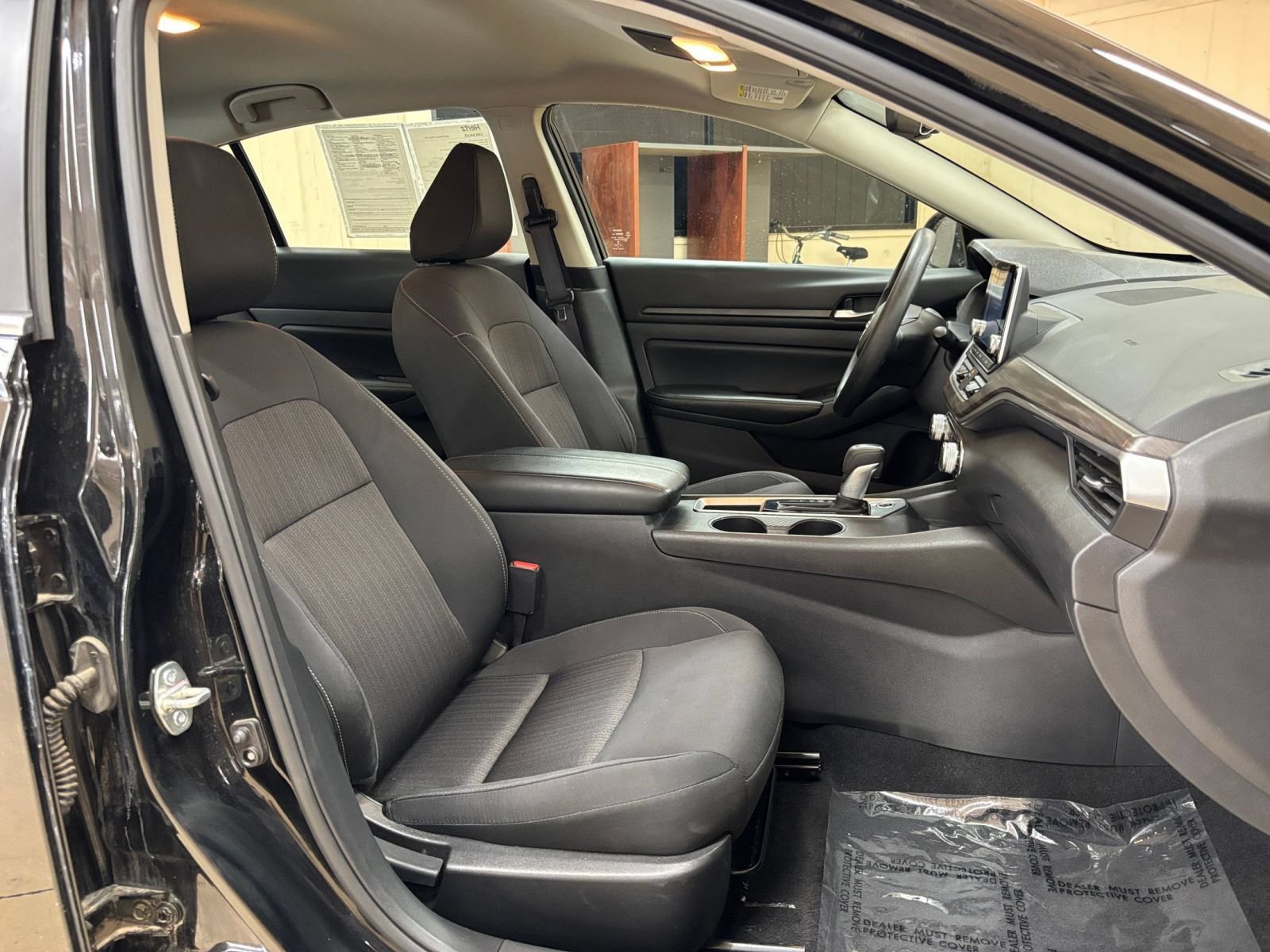 Used 2025 Nissan Altima 2.5 SV FWD image 36