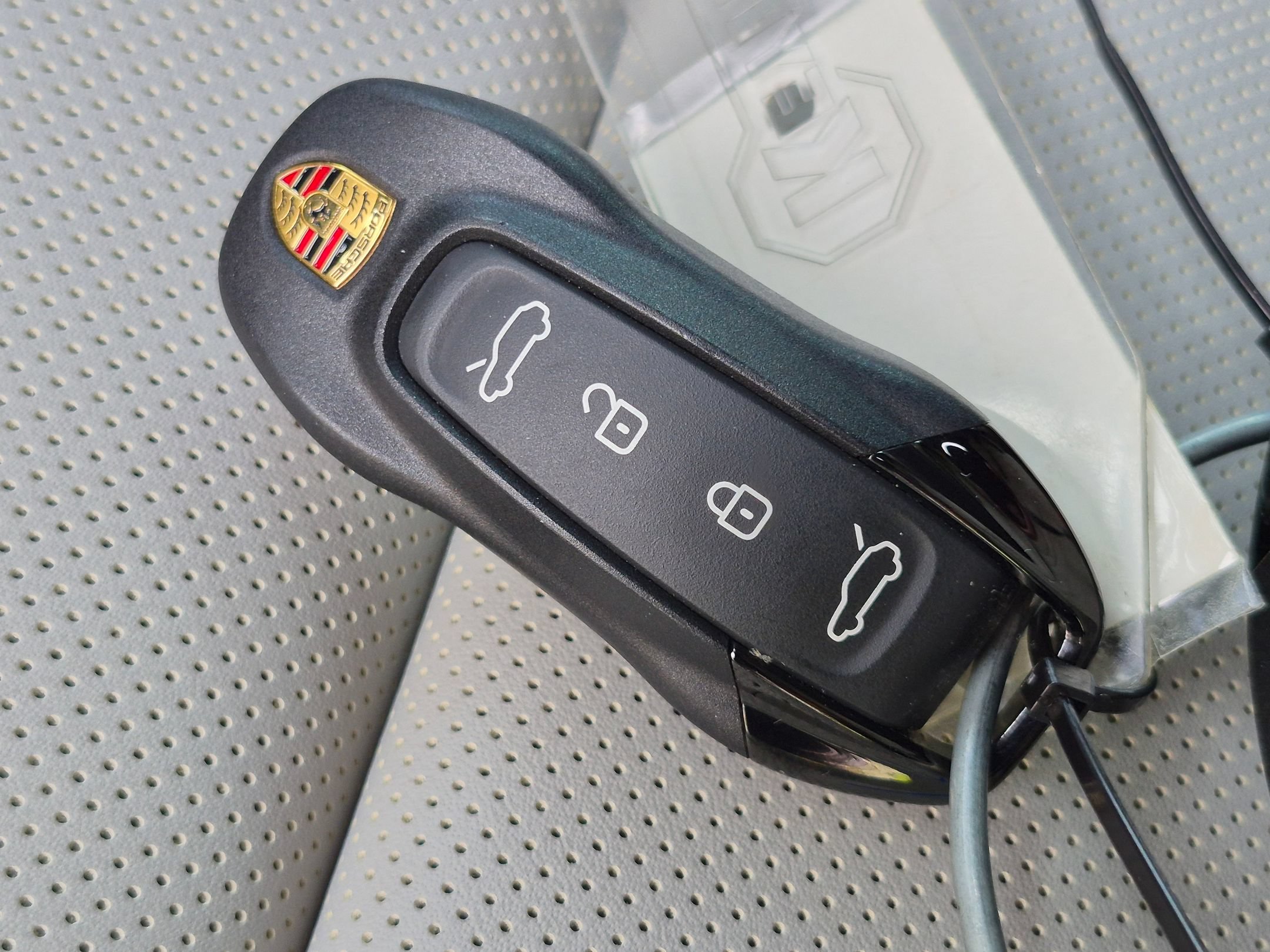 Certified 2025 Porsche Macan Electric RWD image 40