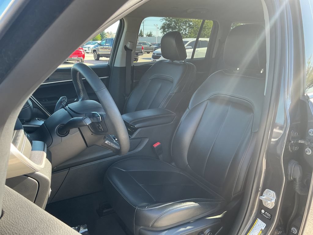 Used 2023 Jeep Grand Cherokee L Limited AWD/4WD image 9