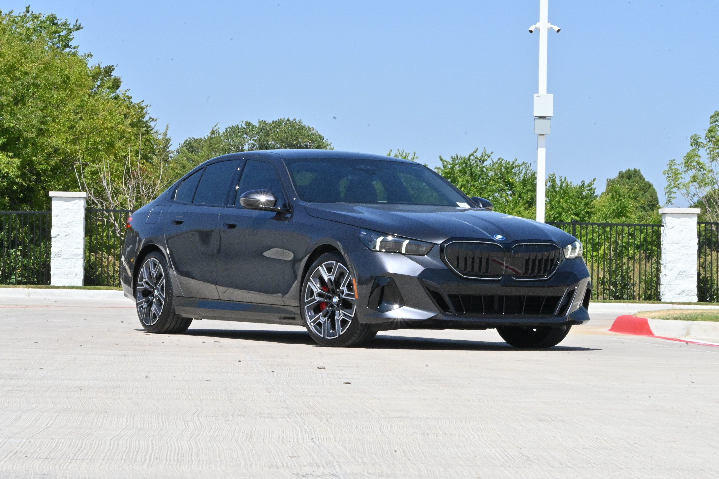 Used 2026 BMW 550e xDrive AWD/4WD image 2