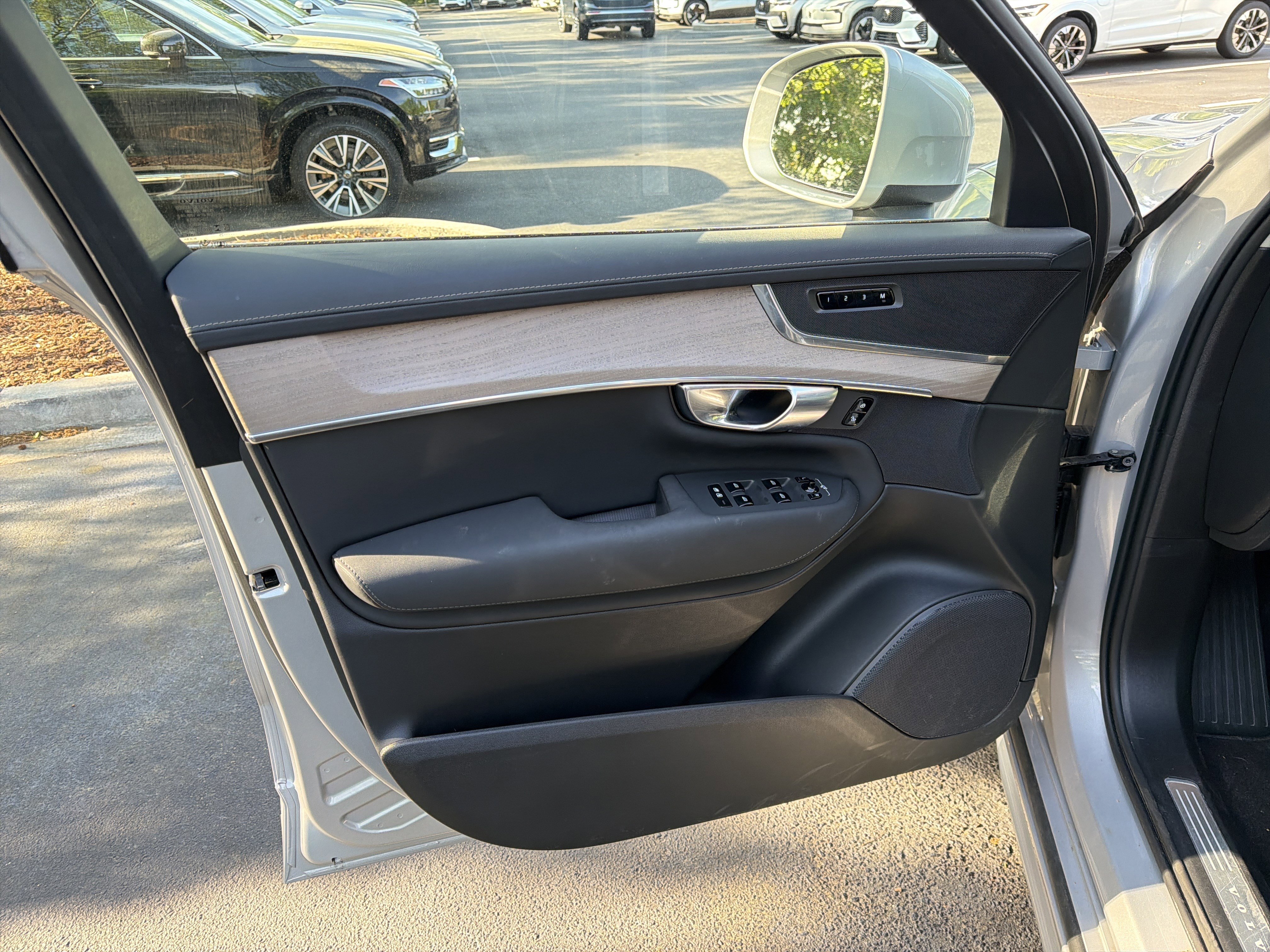 Certified 2025 Volvo XC90 B5 Plus AWD/4WD image 14
