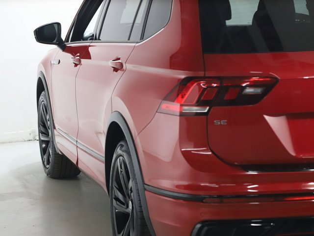 Used 2024 Volkswagen Tiguan SE R-Line image 43