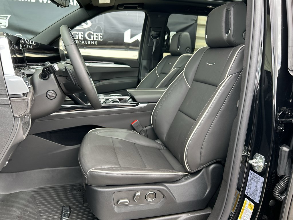 Used 2026 Cadillac Escalade ESV Sport w/ LPO, Floor Liner Package AWD/4WD image 11