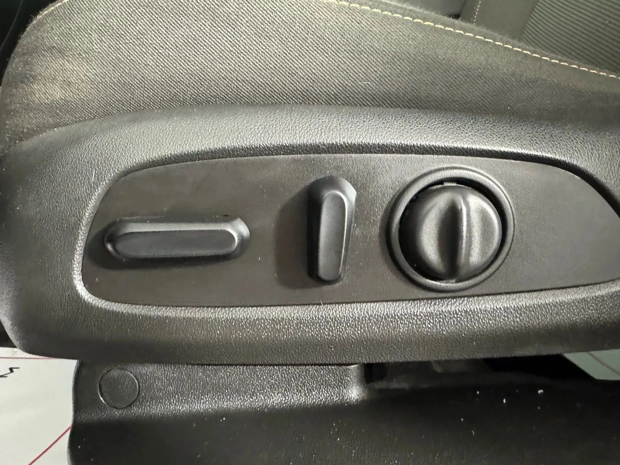 Used 2020 Chevrolet Traverse LT w/ LPO, Floor Liner Package image 34