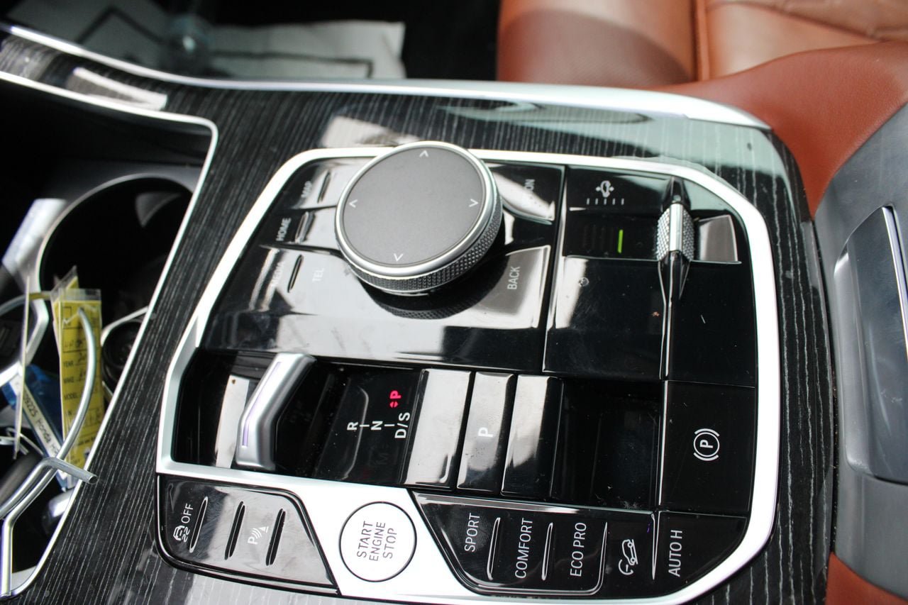 Used 2025 BMW X7 M60i AWD/4WD image 17
