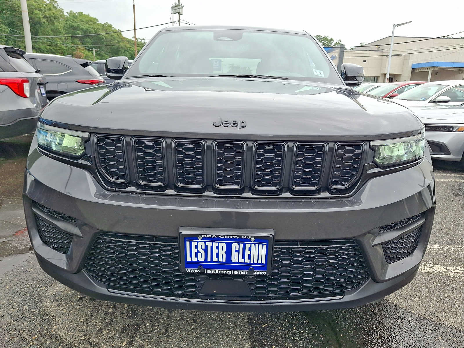 Used 2022 Jeep Grand Cherokee Altitude AWD/4WD image 2