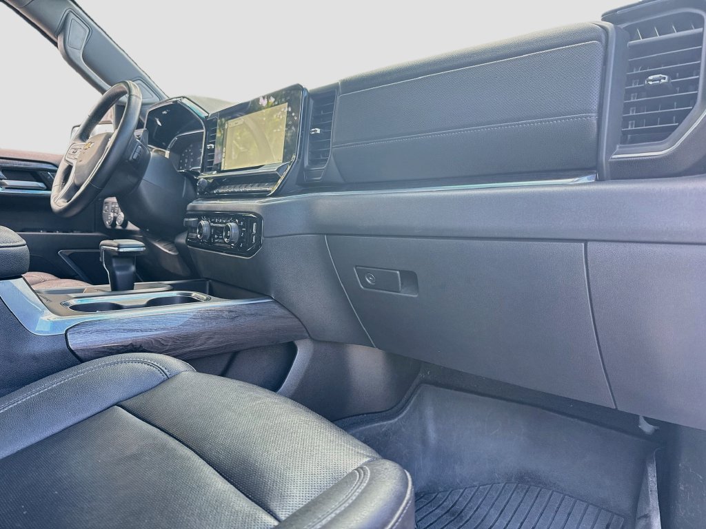 Used 2024 Chevrolet Silverado 1500 LTZ AWD/4WD image 32