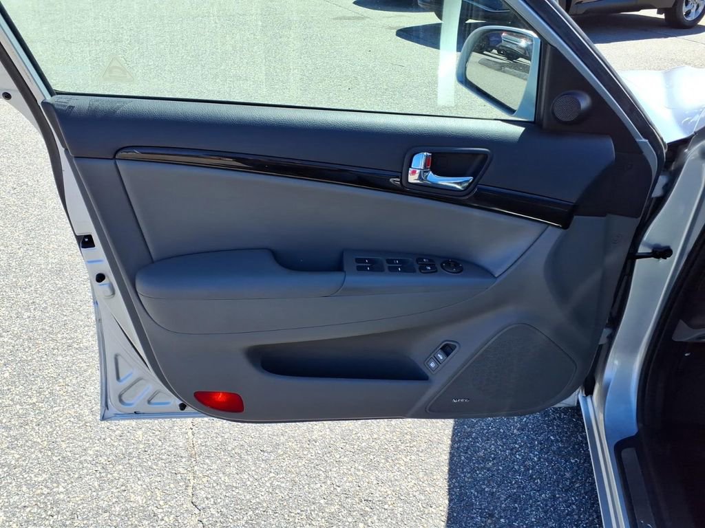 Used 2009 Hyundai Sonata Limited FWD image 16