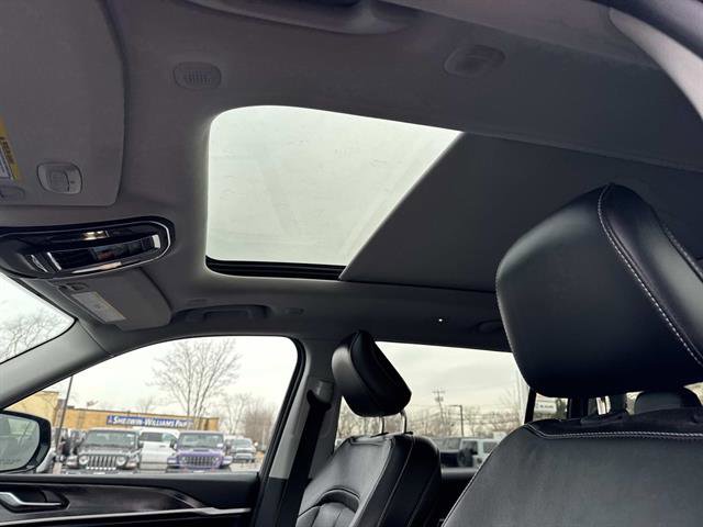 Used 2023 Jeep Grand Cherokee L Limited w/ Black Appearance Package image 12