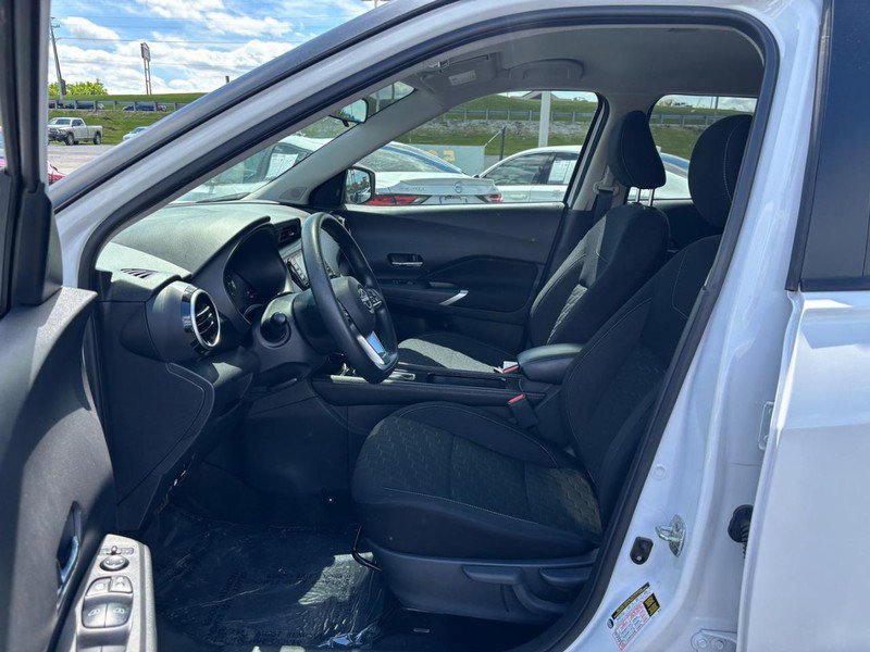 Used 2023 Nissan Kicks SV FWD image 9