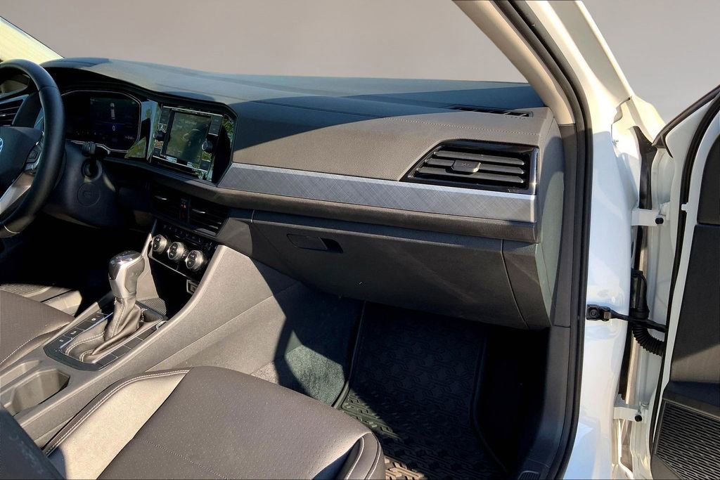 Used 2022 Volkswagen Jetta SE image 17