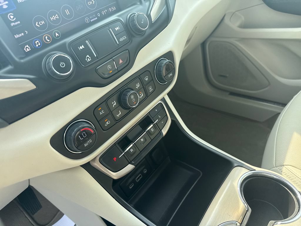 Used 2023 GMC Terrain Denali w/ Denali Premium Package AWD/4WD image 28