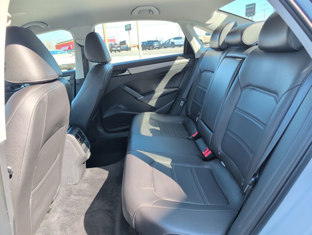 Used 2020 Volkswagen Passat 2.0T SE image 18