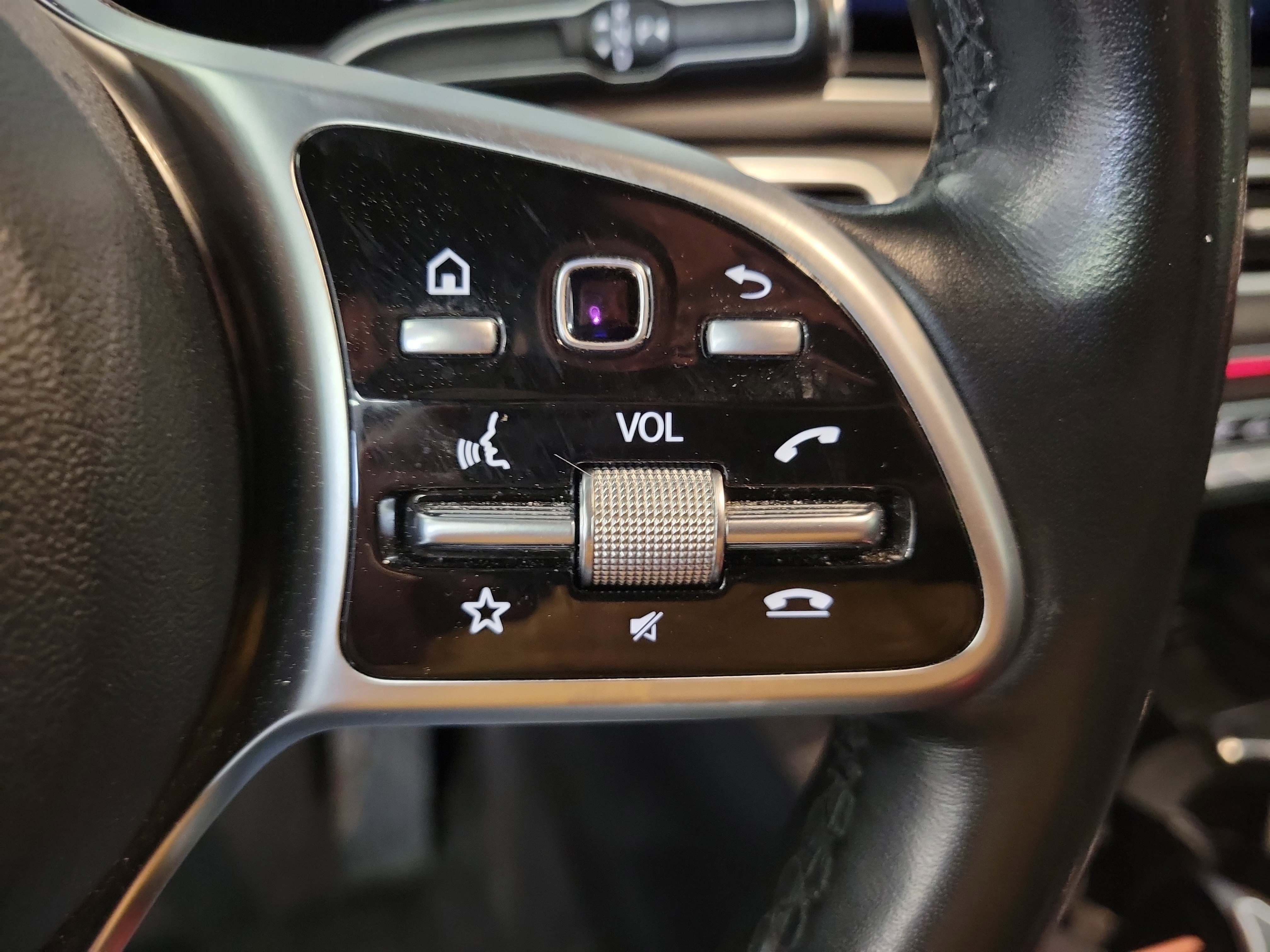 Used 2022 Mercedes-Benz GLE 350 4MATIC w/ AMG Line Exterior image 22