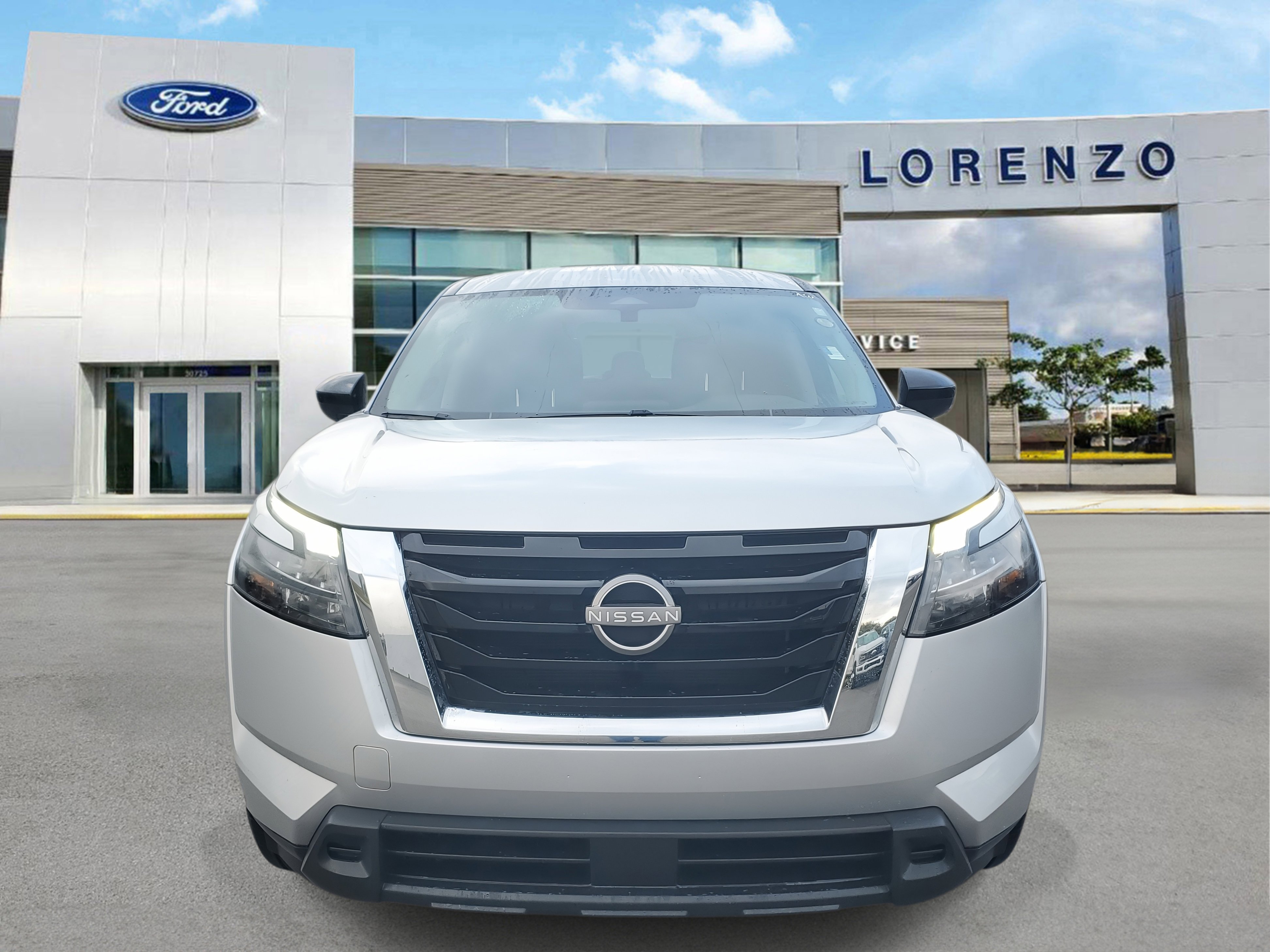 Used 2024 Nissan Pathfinder S image 2