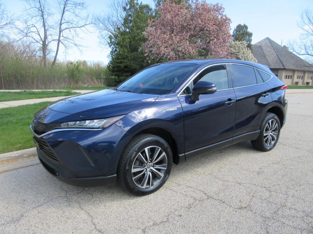 Used 2021 Toyota Venza LE w/ Carpet Mat Package (TMS) AWD/4WD image 23