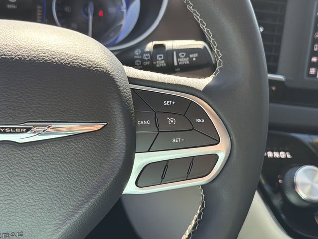 Used 2022 Chrysler Voyager LX FWD image 17
