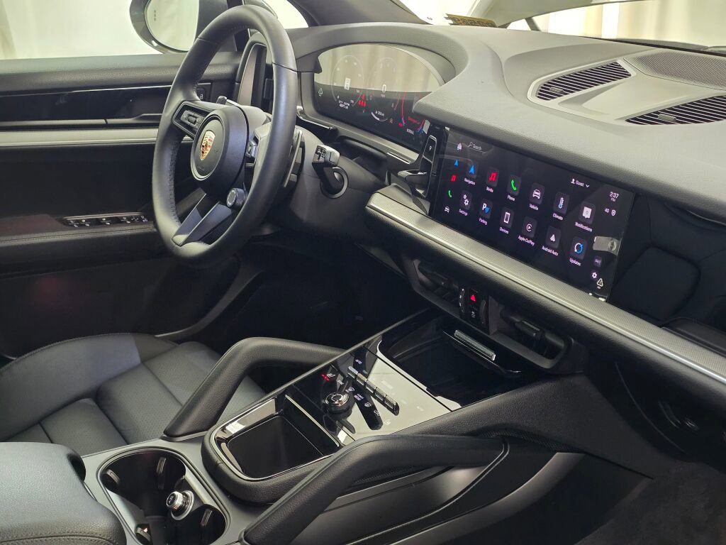 Certified 2025 Porsche Cayenne image 29