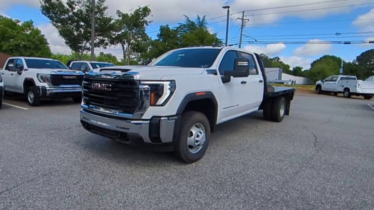 New 2025 GMC Sierra 3500 Pro w/ Convenience Package AWD/4WD image 4