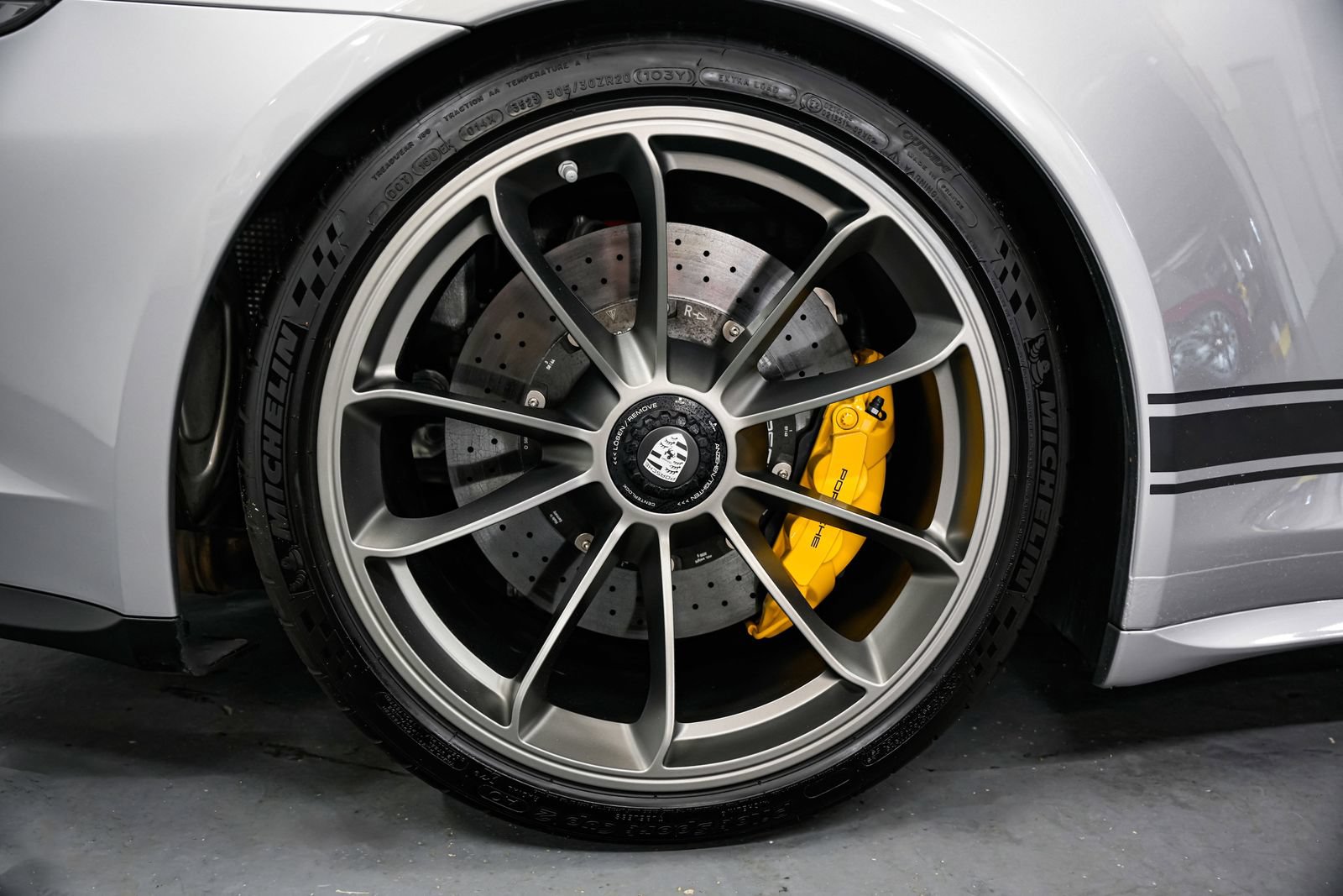 Used 2016 Porsche 911 R RWD image 54