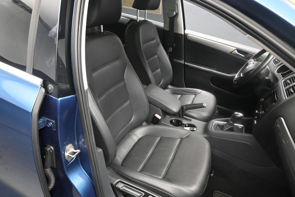 Used 2015 Volkswagen Jetta SE FWD image 28