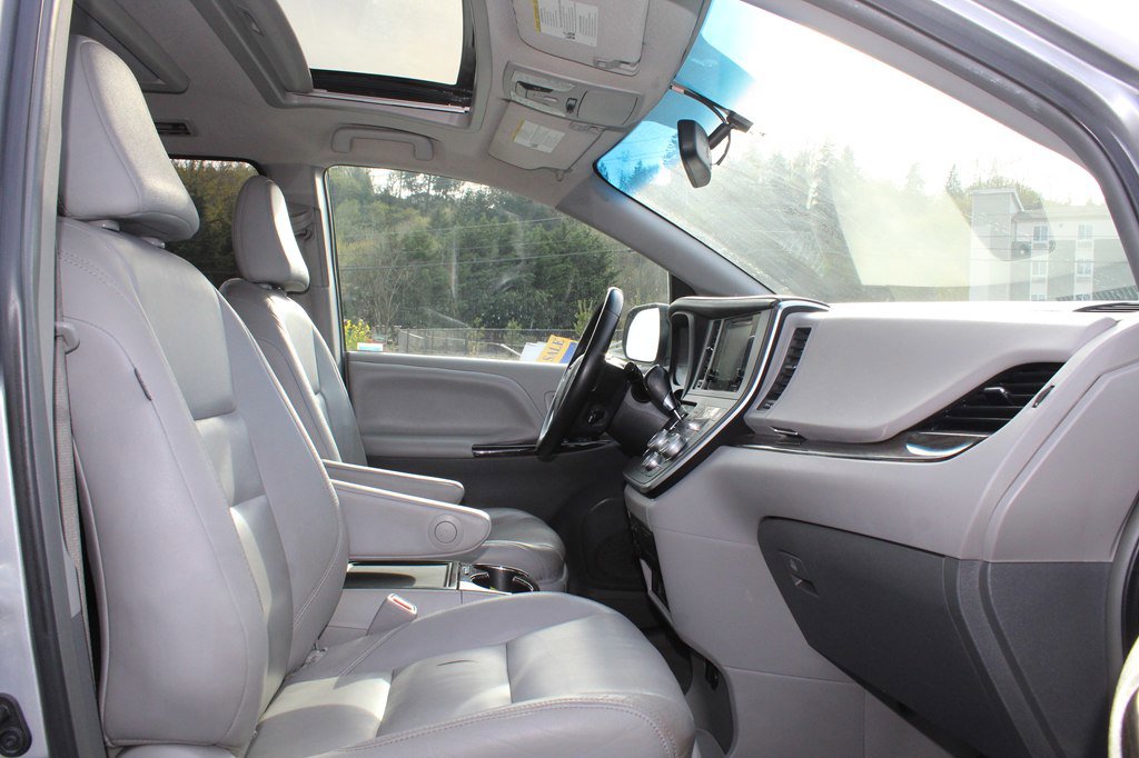 Used 2015 Toyota Sienna XLE Premium AWD/4WD image 18