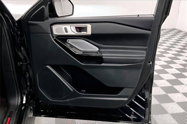 Used 2023 Ford Explorer ST w/ Technology Package image 19