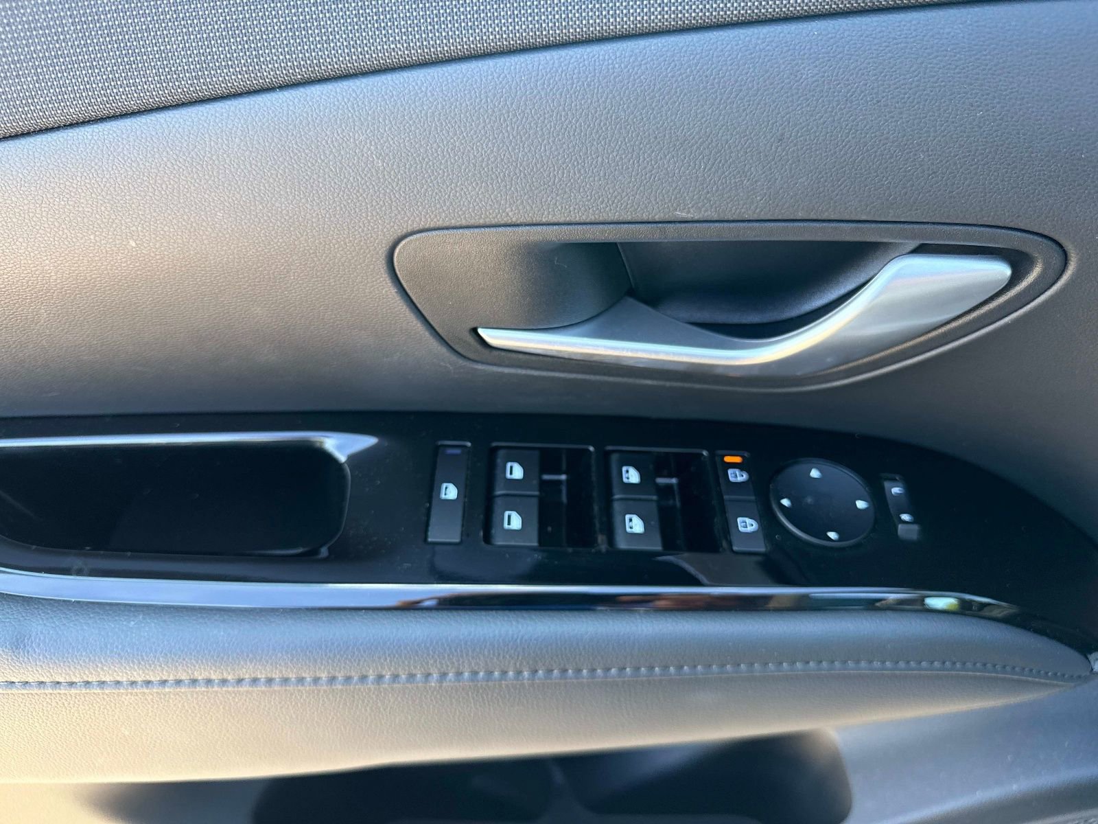 Used 2025 Hyundai Tucson Limited FWD image 18