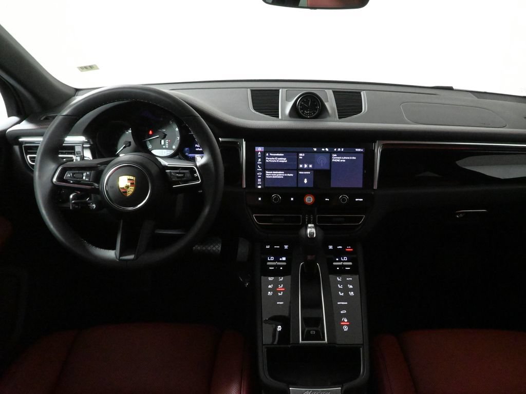 Used 2026 Porsche Macan AWD/4WD image 15
