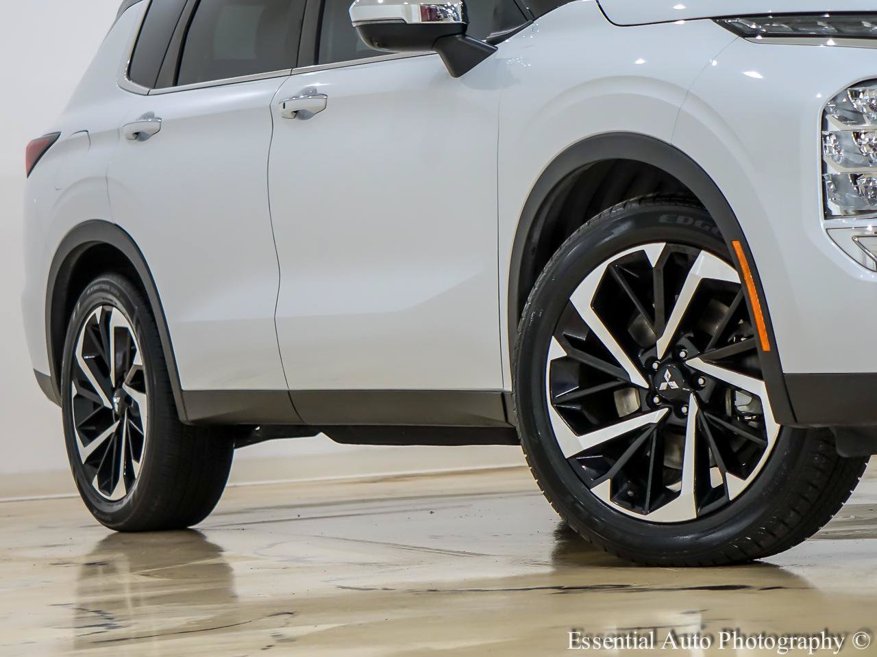 Used 2023 Mitsubishi Outlander SE FWD image 4
